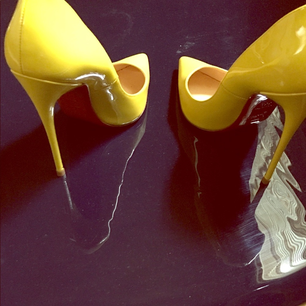 Yellow Paten Leather So Kate Pump. 100% Authentic!